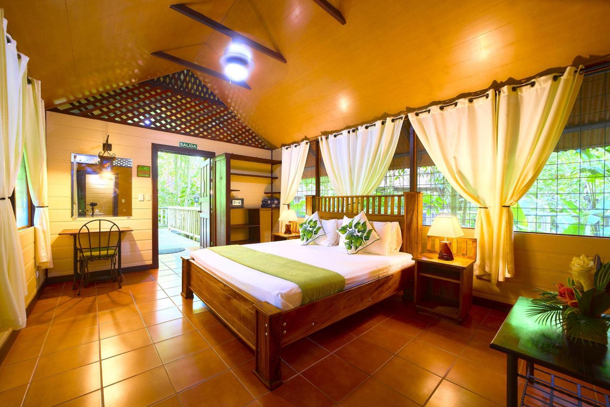 Aninga Lodge Tortuguero Exterior photo