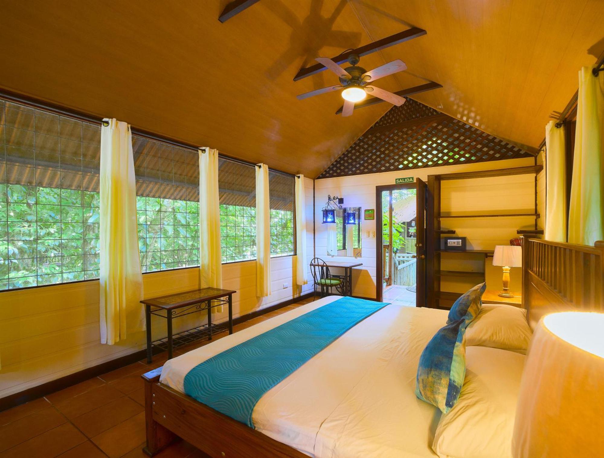 Aninga Lodge Tortuguero Exterior photo