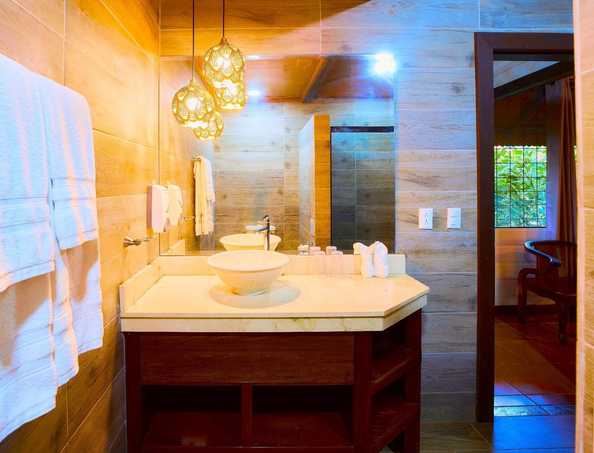 Aninga Lodge Tortuguero Exterior photo
